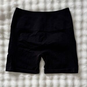 Alphalete Women's Black Amplify Shorts